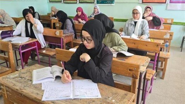 تحرك برلماني بشأن طالبة البحيرة الحاصلة على 4%.. مطالب بمراجعة ورقة الإجابة بحضور الأسرة لضمان الشفافية
