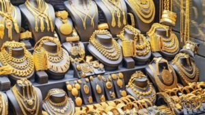 الذهب يتراجع عالميًا مع ارتفاع النفط وترقب قرارات الفيدرالي الأمريكي 2 الذهب يتراجع عالميًا مع ارتفاع النفط وترقب قرارات الفيدرالي الأمريكي