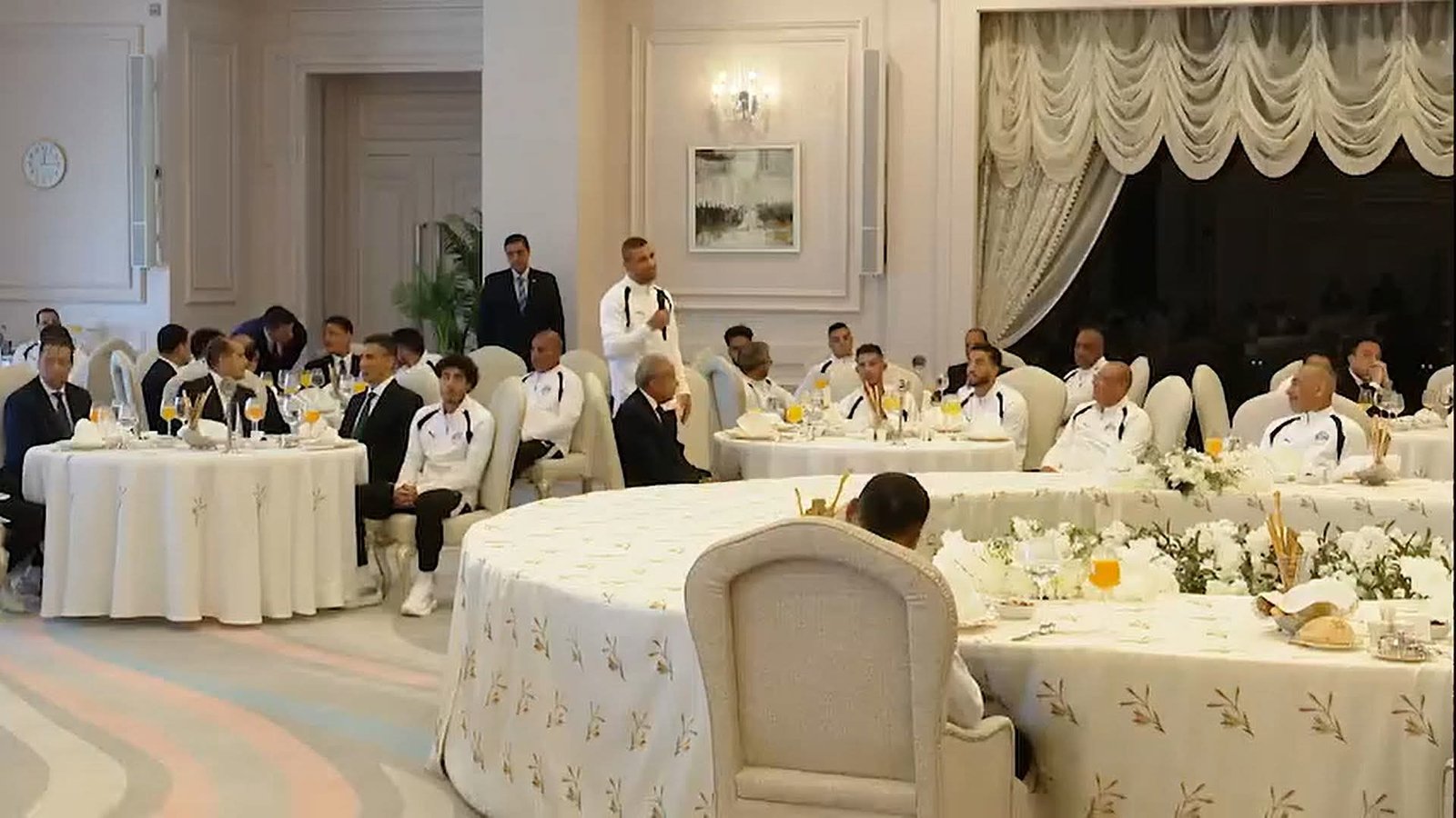 رامي ربيعة للرئيس عبد الفتاح السيسي: كنا على قلب رجل واحد ورفعنا اسم مصر عاليًا في كأس العالم 2 رامي ربيعة للرئيس عبد الفتاح السيسي: كنا على قلب رجل واحد ورفعنا اسم مصر عاليًا في كأس العالم