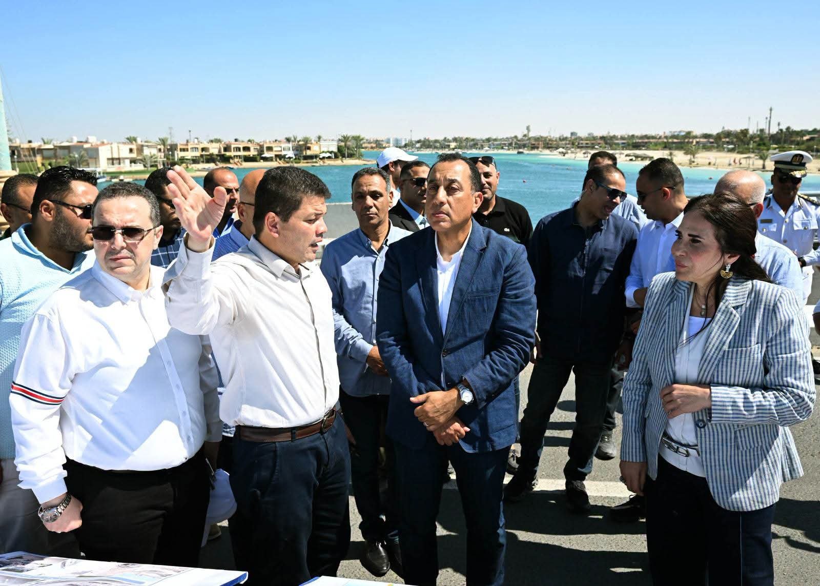 رئيس الوزراء يتفقد مشروع منطقة بوغاز 24 لتعزيز التنمية السياحية وحماية شواطئ مركز مارينا السياحي