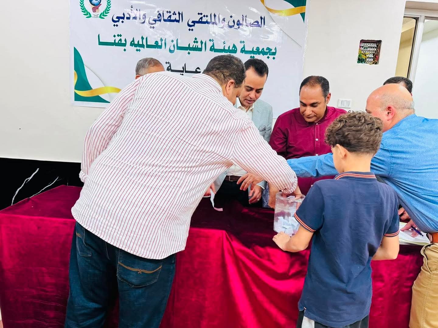 لجنة الحج بنقابة الصحفيين تجري القرعة العلنية للعمرة المجانية المخصصة لصحفيي جنوب الصعيد 3 لجنة الحج بنقابة الصحفيين تجري القرعة العلنية للعمرة المجانية المخصصة لصحفيي جنوب الصعيد