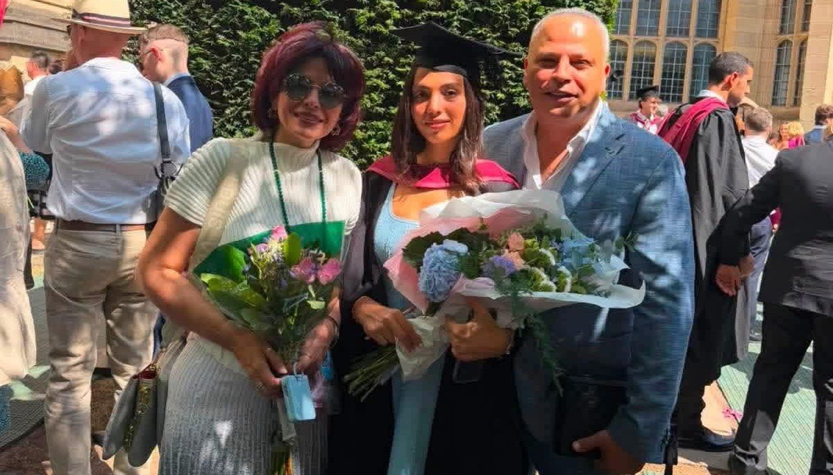 تامر عبدالمنعم يحتفل بتخرج ابنته "كارما".. لحظات عائلية مميزة تثير تفاعل الجمهور 4 تامر عبدالمنعم يحتفل بتخرج ابنته "كارما".. لحظات عائلية مميزة تثير تفاعل الجمهور