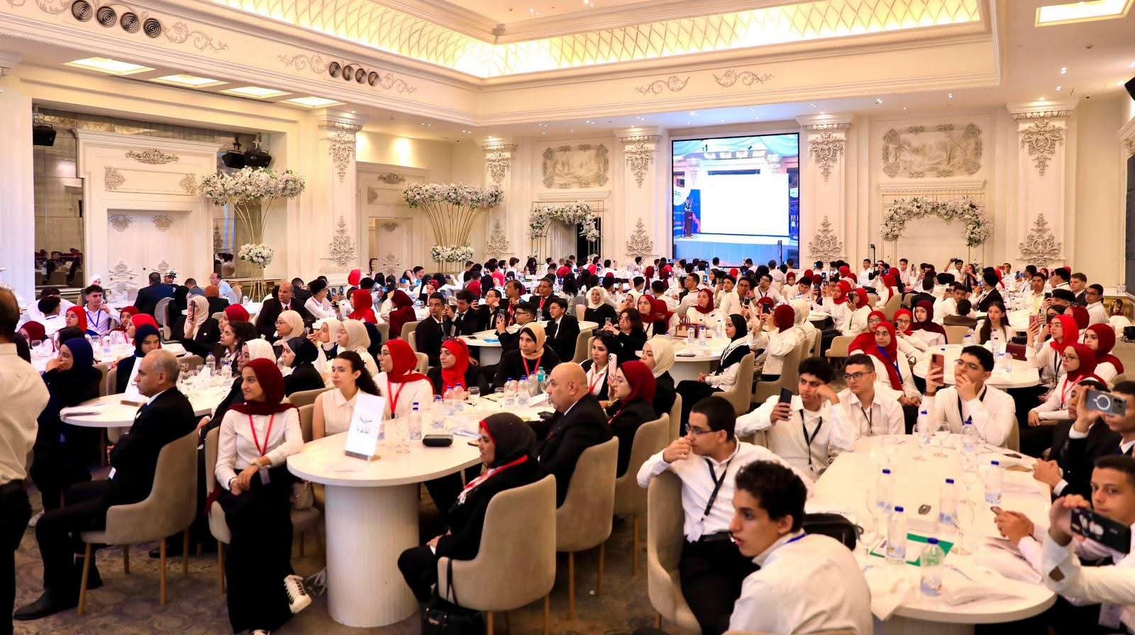 وزير التربية والتعليم يكرم المتفوقين في اختبار توفاس للبرمجة والذكاء الاصطناعي ويعلن تدريبًا دوليًا وزيارة لليابان 4 وزير التربية والتعليم يكرم المتفوقين في اختبار توفاس للبرمجة والذكاء الاصطناعي ويعلن تدريبًا دوليًا وزيارة لليابان