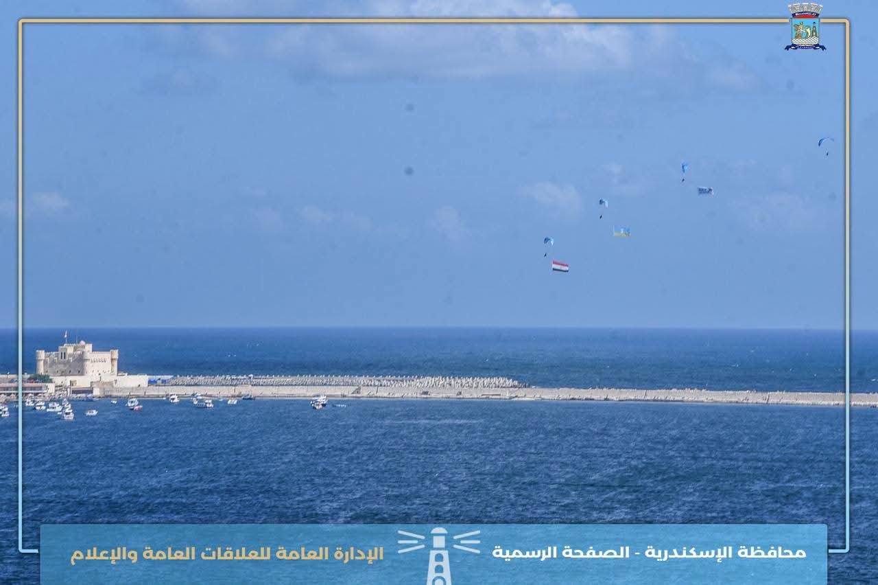 محافظ الإسكندرية يشهد عروضًا مبهرة للقوات البحرية احتفالًا بالعيد القومي الـ74 للمحافظة