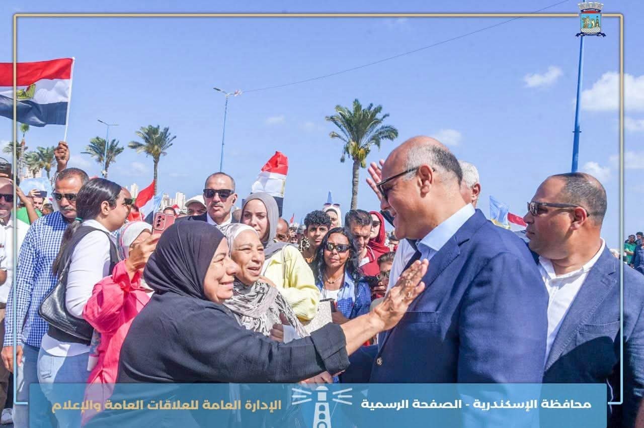 محافظ الإسكندرية يشهد عروضًا مبهرة للقوات البحرية احتفالًا بالعيد القومي الـ74 للمحافظة