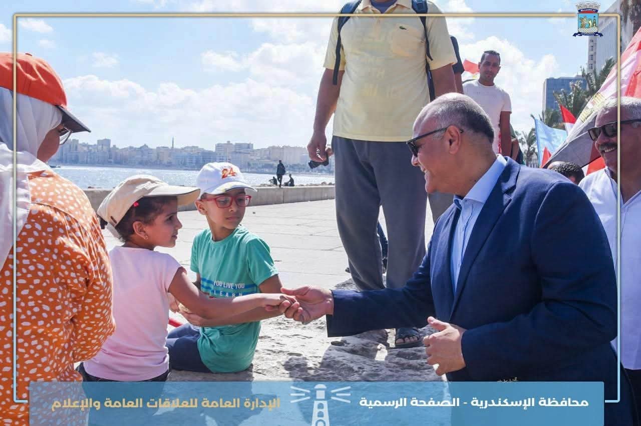 محافظ الإسكندرية يشهد عروضًا مبهرة للقوات البحرية احتفالًا بالعيد القومي الـ74 للمحافظة