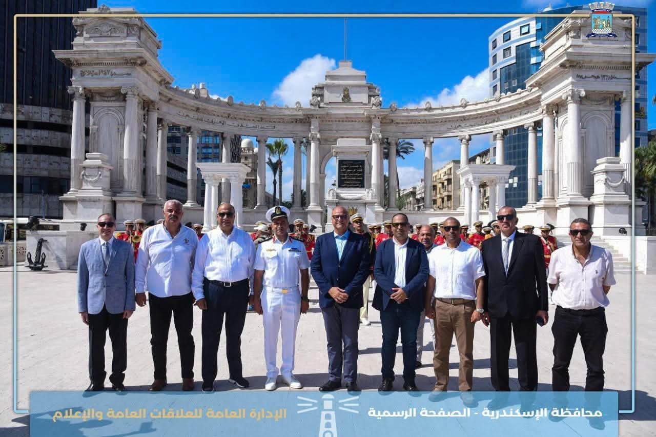 محافظ الإسكندرية يشهد عروضًا مبهرة للقوات البحرية احتفالًا بالعيد القومي الـ74 للمحافظة