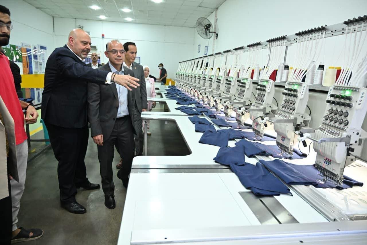 وزير الاستثمار والتجارة الخارجية يتفقد مصنع جيد تكستايل بالإسماعيلية.. استثمارات 110 ملايين دولار وصادرات تتجاوز 125.6 مليون دولار 3 وزير الاستثمار والتجارة الخارجية يتفقد مصنع جيد تكستايل بالإسماعيلية.. استثمارات 110 ملايين دولار وصادرات تتجاوز 125.6 مليون دولار