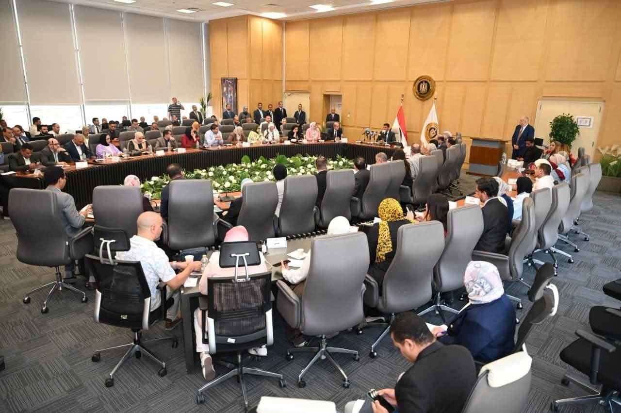 وزير الصناعة يعلن إتاحة نظام الإيجار المنتهي بالتملك للأراضي الصناعية وإطلاق منظومة رقمية موحدة لدعم المصنعين