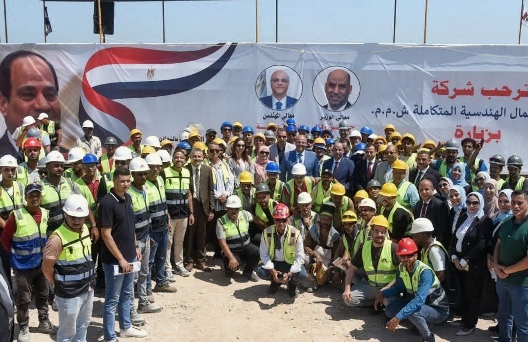 محافظ الإسكندرية ووزير العمل يتفقدان مشروع القطار السريع لدعم العمالة غير المنتظمة واستخراج شهادات المهارة مجانًا