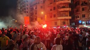 احتفالات الشعب السكندري بفوز منتخب مصر والتأهل إلى دور الـ16 بكأس العالم تشعل شوارع الإسكندرية 11 احتفالات الشعب السكندري بفوز منتخب مصر والتأهل إلى دور الـ16 بكأس العالم تشعل شوارع الإسكندرية