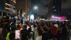 احتفالات الشعب السكندري بفوز منتخب مصر والتأهل إلى دور الـ16 بكأس العالم تشعل شوارع الإسكندرية 12 احتفالات الشعب السكندري بفوز منتخب مصر والتأهل إلى دور الـ16 بكأس العالم تشعل شوارع الإسكندرية
