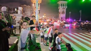 احتفالات الشعب السكندري بفوز منتخب مصر والتأهل إلى دور الـ16 بكأس العالم تشعل شوارع الإسكندرية 8 احتفالات الشعب السكندري بفوز منتخب مصر والتأهل إلى دور الـ16 بكأس العالم تشعل شوارع الإسكندرية