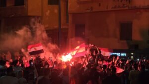 احتفالات الشعب السكندري بفوز منتخب مصر والتأهل إلى دور الـ16 بكأس العالم تشعل شوارع الإسكندرية 5 احتفالات الشعب السكندري بفوز منتخب مصر والتأهل إلى دور الـ16 بكأس العالم تشعل شوارع الإسكندرية