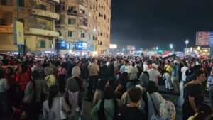 احتفالات الشعب السكندري بفوز منتخب مصر والتأهل إلى دور الـ16 بكأس العالم تشعل شوارع الإسكندرية 2 احتفالات الشعب السكندري بفوز منتخب مصر والتأهل إلى دور الـ16 بكأس العالم تشعل شوارع الإسكندرية