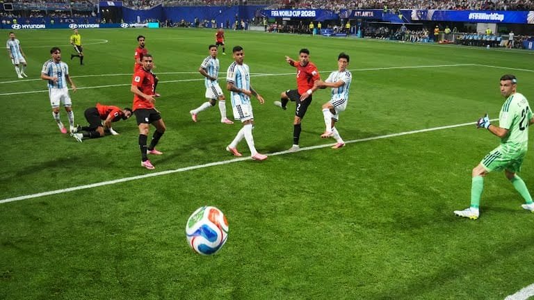 الرئيس السيسي يشيد بمنتخب مصر بعد الإنجازه التاريخي في كأس العالم 2026 4 الرئيس السيسي يشيد بمنتخب مصر بعد الإنجازه التاريخي في كأس العالم 2026