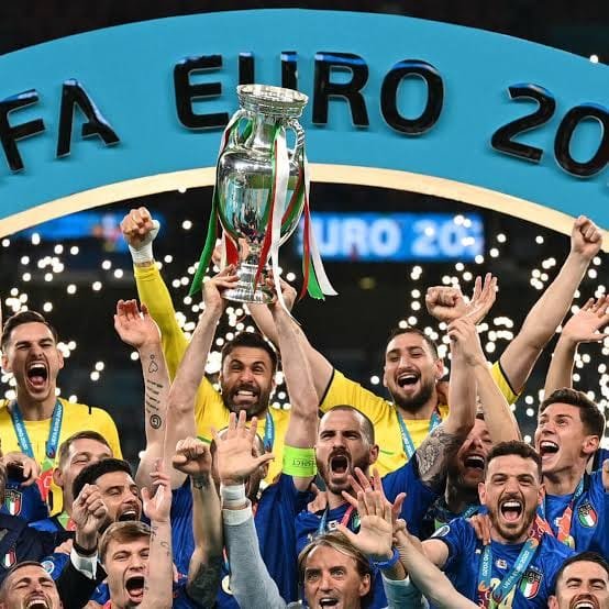 تتويج منتخب إيطاليا