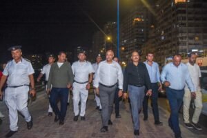 محافظ الإسكندرية يقود حملة لإعادة الانضباط إلى كورنيش المدينة.. إزالة الإشغالات وتأكيد حق المواطنين في رؤية البحر 2 محافظ الإسكندرية يقود حملة لإعادة الانضباط إلى كورنيش المدينة.. إزالة الإشغالات وتأكيد حق المواطنين في رؤية البحر
