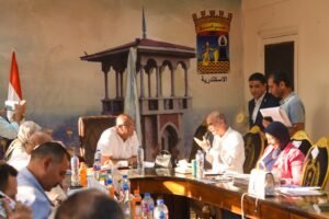 محافظ الإسكندرية يعقد اللقاء الجماهيري لخدمة المواطنين ويوجه بسرعة حل الشكاوى وتعزيز فرص العمل 4 محافظ الإسكندرية يعقد اللقاء الجماهيري لخدمة المواطنين ويوجه بسرعة حل الشكاوى وتعزيز فرص العمل