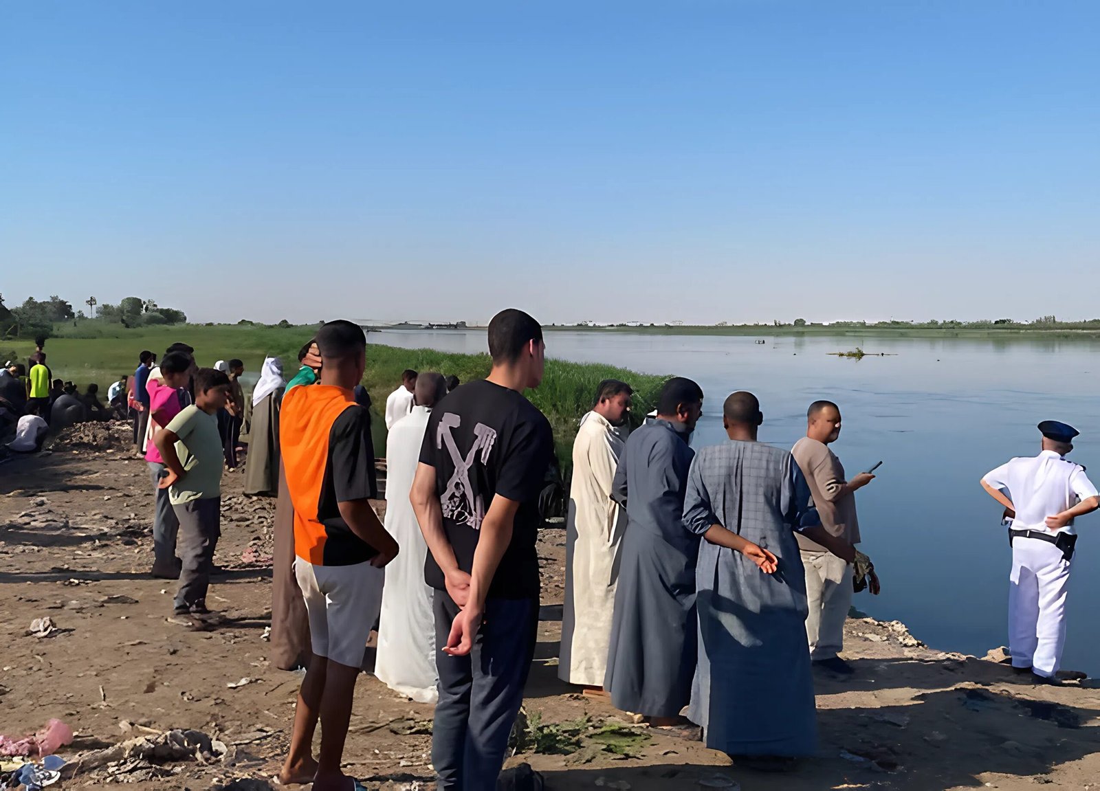 العثور على جثمان شاب بترعة الجيزاوي في البدرشين.. جهود مكثفة لكشف الهوية وملابسات الواقعة 6 العثور على جثمان شاب بترعة الجيزاوي في البدرشين.. جهود مكثفة لكشف الهوية وملابسات الواقعة
