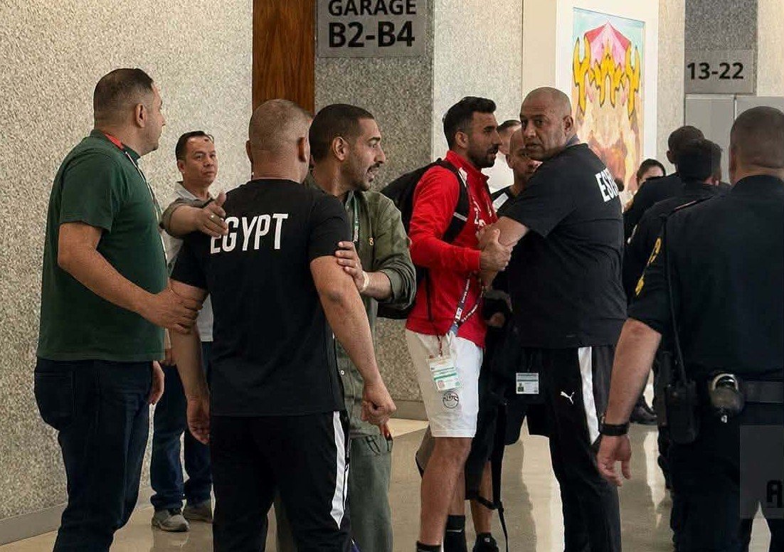 الأمن الأمريكي تدخل.. خناقة ومشادة إبراهيم حسن في بهو فندق إقامة منتخب مصر قبل ساعات من مواجهة أستراليا 1 الأمن الأمريكي تدخل.. خناقة ومشادة إبراهيم حسن في بهو فندق إقامة منتخب مصر قبل ساعات من مواجهة أستراليا
