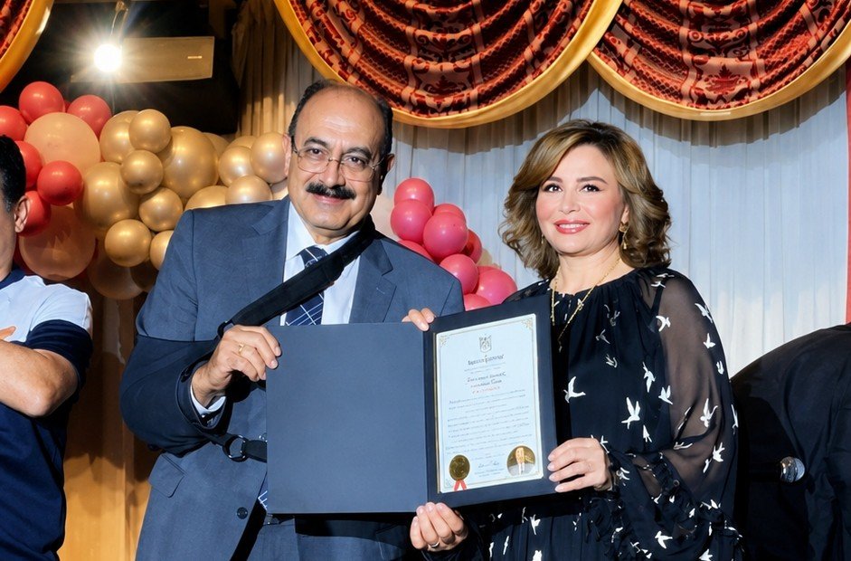 تكريم إلهام شاهين في كندا.. إشادة بدورها الفني والثقافي خلال احتفالية الهيئة الكندية للتراث المصري 6 تكريم إلهام شاهين في كندا.. إشادة بدورها الفني والثقافي خلال احتفالية الهيئة الكندية للتراث المصري