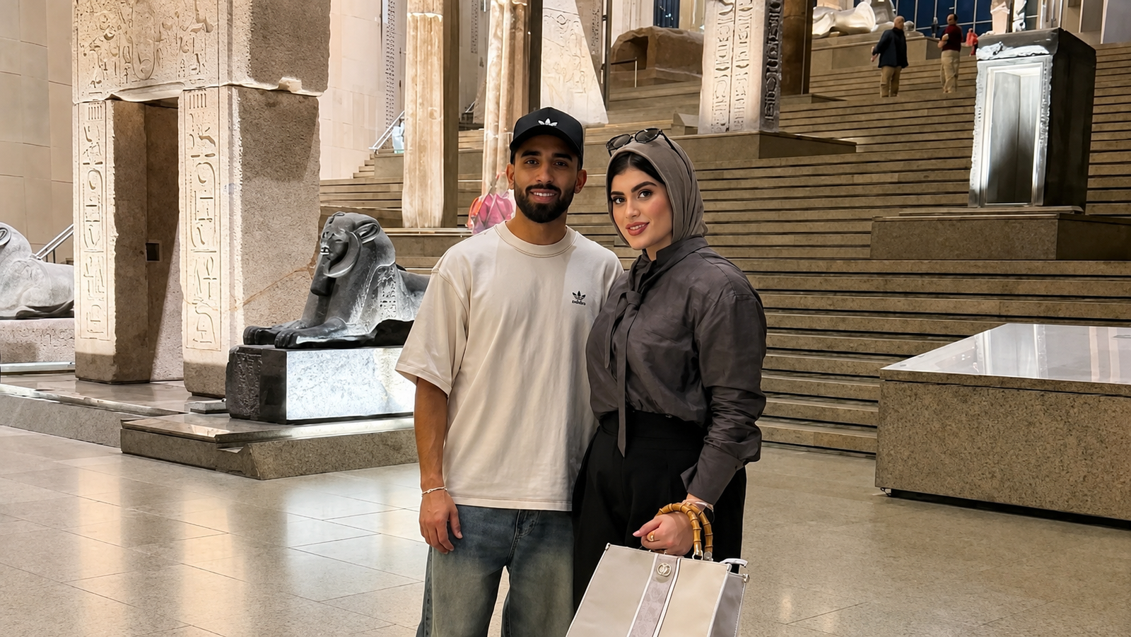 مروان عطية يستمتع بإجازته بعد كأس العالم بزيارة المتحف المصري الكبير.. رسالة فخر بالحضارة المصرية 6 مروان عطية يستمتع بإجازته بعد كأس العالم بزيارة المتحف المصري الكبير.. رسالة فخر بالحضارة المصرية