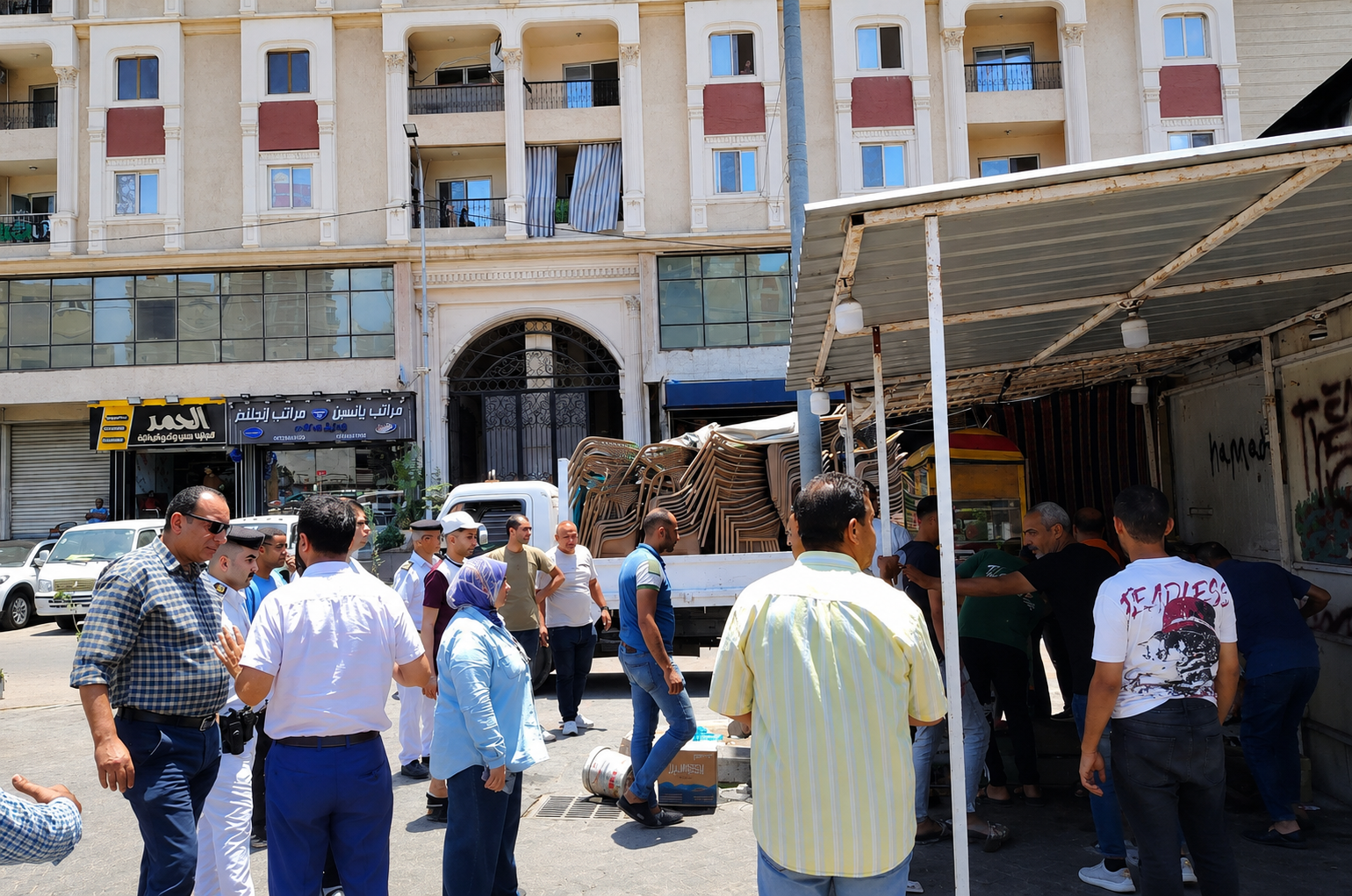 محافظ الإسكندرية يوجه بحملة مكبرة لإزالة الإشغالات والتعديات بمنطقة الرأس السوداء وميدان توريل استجابةً لشكاوى المواطنين 5 محافظ الإسكندرية يوجه بحملة مكبرة لإزالة الإشغالات والتعديات بمنطقة الرأس السوداء وميدان توريل استجابةً لشكاوى المواطنين