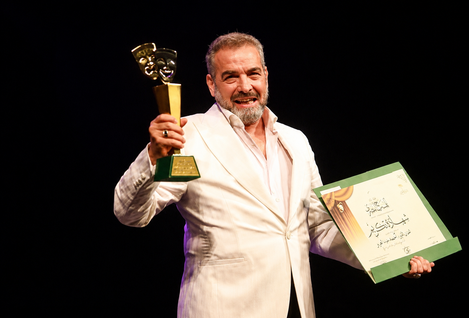 أحمد عبد العزيز يتصدر المشهد.. تكريم مستحق في المهرجان القومي للمسرح المصري تقديرًا لمسيرته الفنية