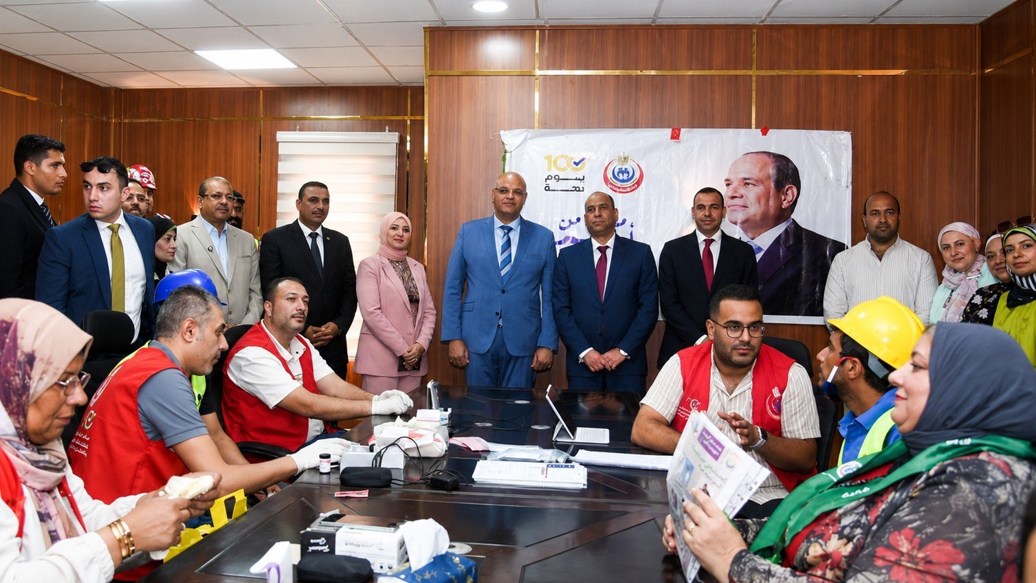 محافظ الإسكندرية ووزير العمل يتفقدان مشروع القطار السريع لدعم العمالة غير المنتظمة واستخراج شهادات المهارة مجانًا
