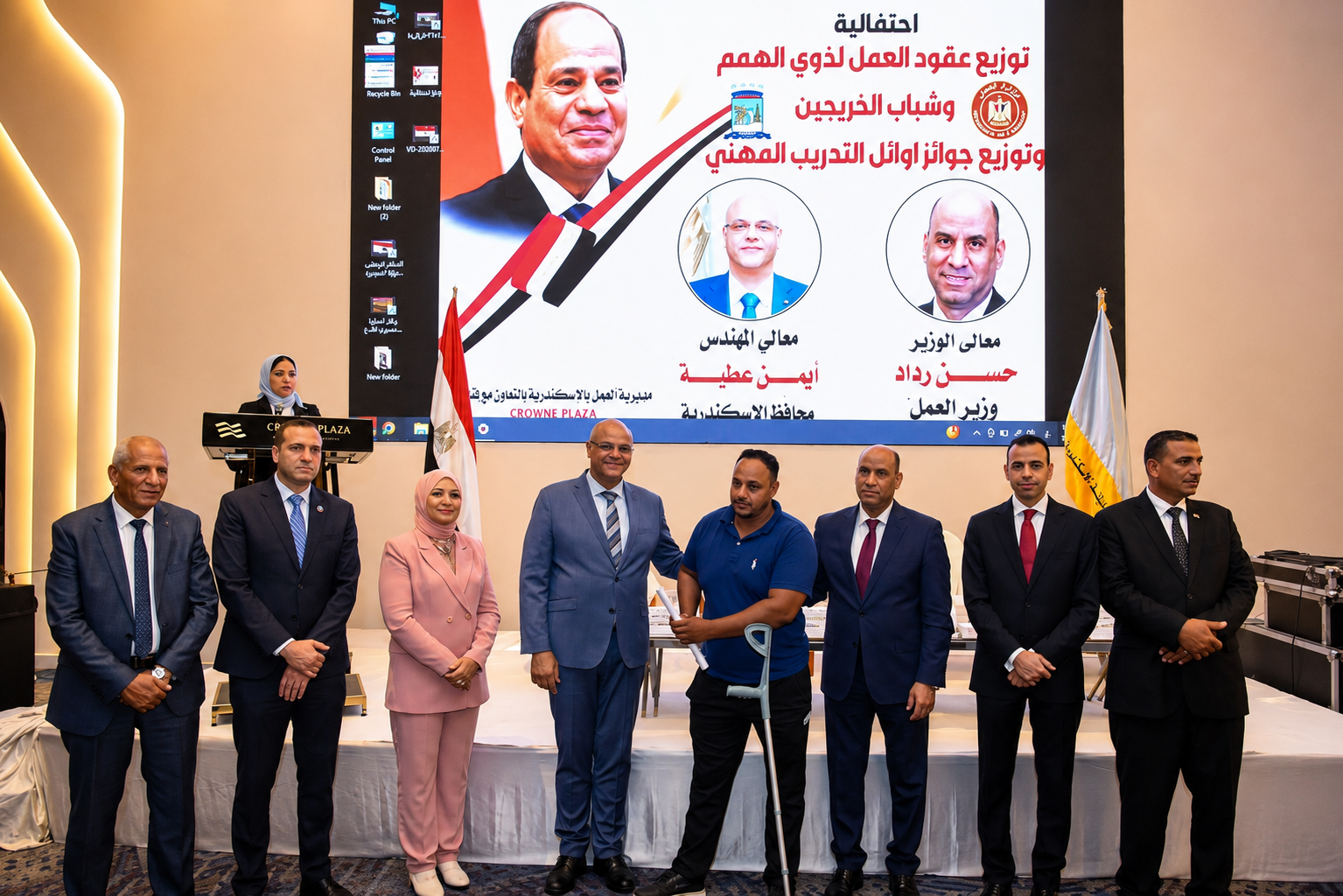 وزير العمل ومحافظ الإسكندرية يسلمان عقود العمل لخريجي التدريب المهني ويؤكدان دعم التشغيل وتمكين الشباب
