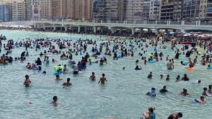 شواطئ الإسكندرية تستقبل مليونًا و250 ألف زائر في يوم واحد.. والإشغال يصل إلى 100% مع حملات رقابية مكثفة 2 شواطئ الإسكندرية تستقبل مليونًا و250 ألف زائر في يوم واحد.. والإشغال يصل إلى 100% مع حملات رقابية مكثفة