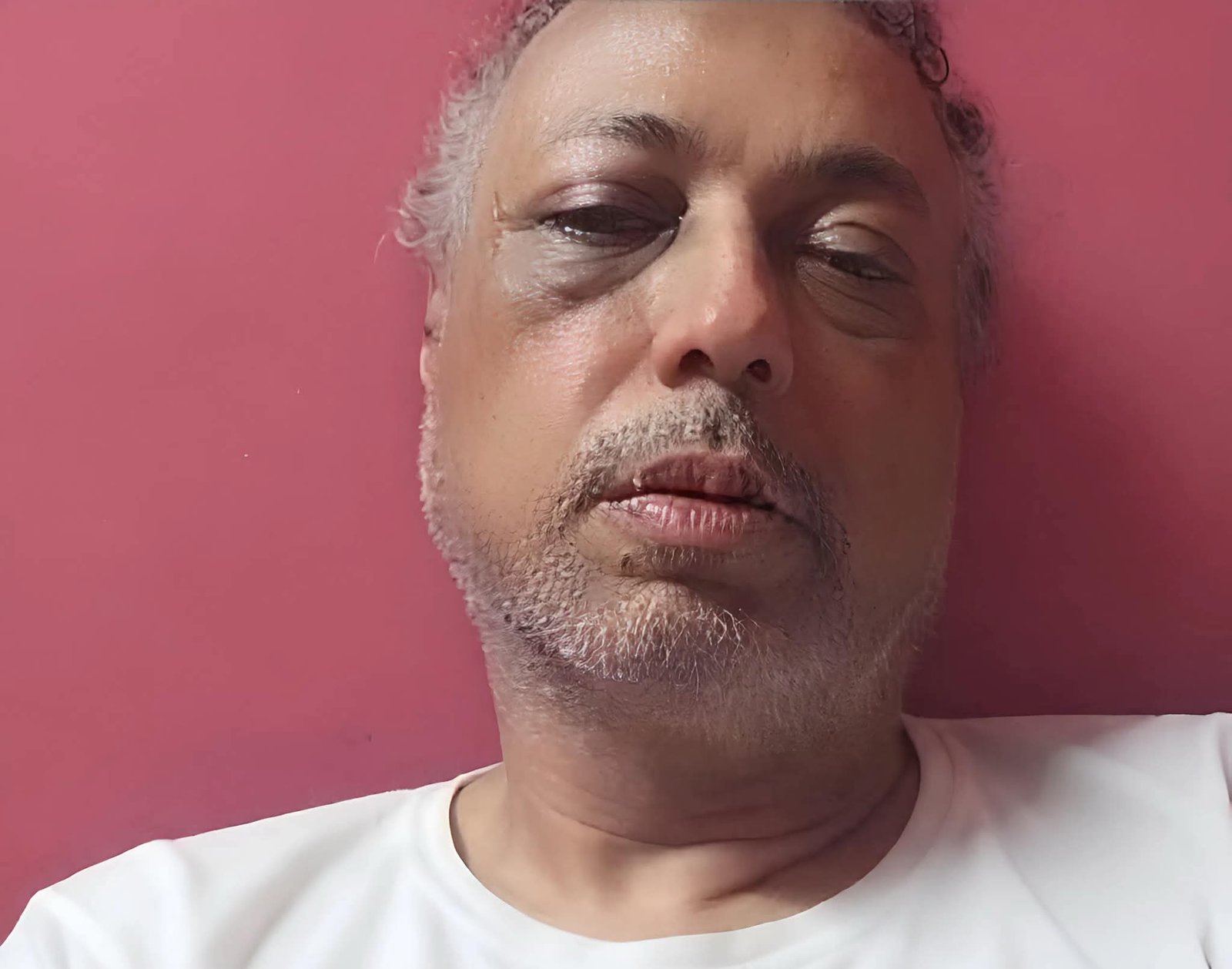 ماجد أباظة يواصل مشاركة تطورات أزمته الصحية ورسائل الدعاء عبر صفحته الشخصية.. وآخر ظهور يؤكد تمسكه بالأمل والإيمان