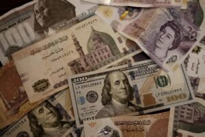 تدفقات الأموال الساخنة في مصر تدعم الجنيه أمام الدولار.. مكاسب جديدة بعد ارتفاع قياسي للاستثمارات الأجنبية