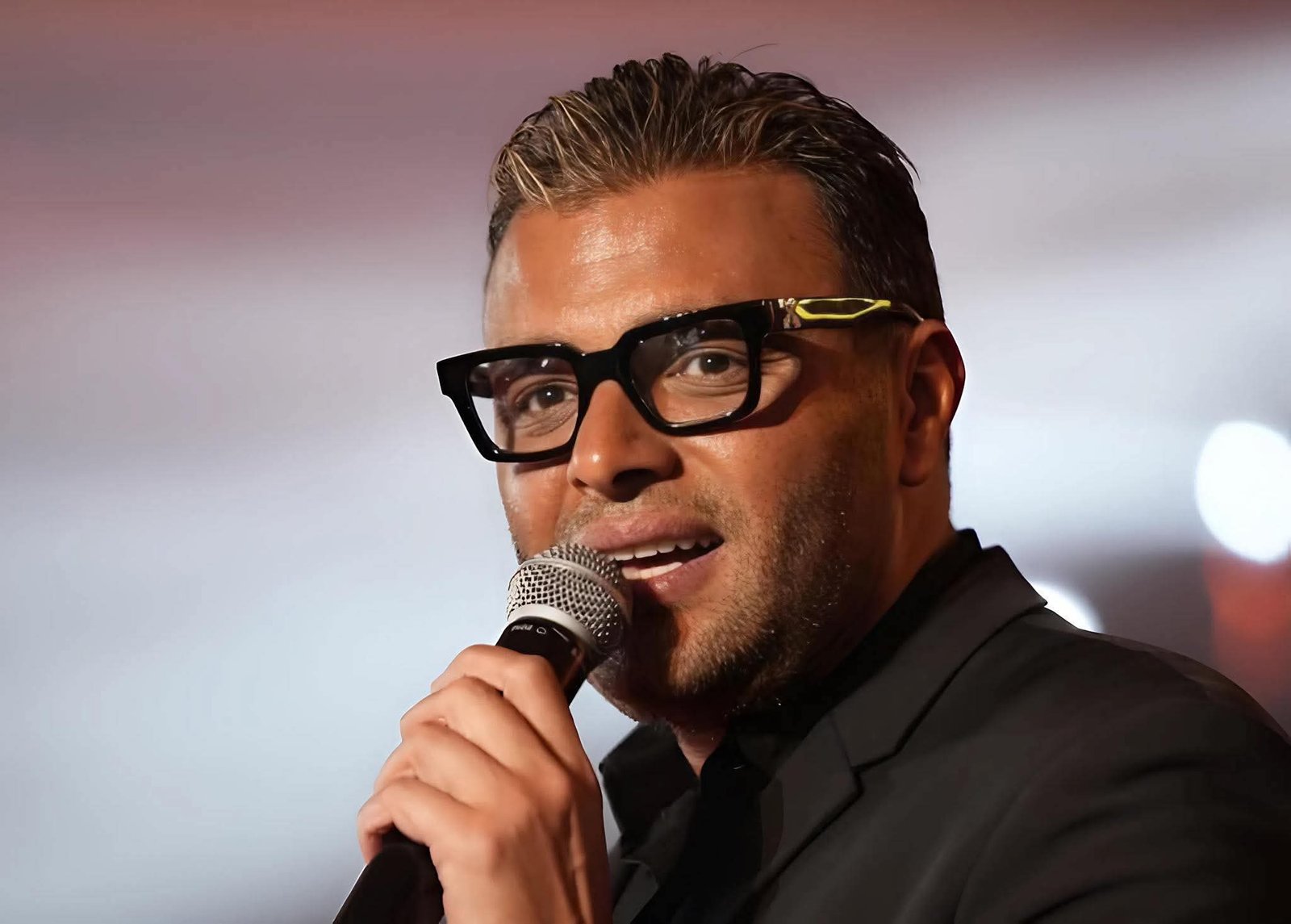 رامي صبري يطلق ألبوم «القمر» ويعلن جولة غنائية عالمية.. محطات جديدة من الإمارات إلى أمريكا وكندا 6 رامي صبري يطلق ألبوم «القمر» ويعلن جولة غنائية عالمية.. محطات جديدة من الإمارات إلى أمريكا وكندا