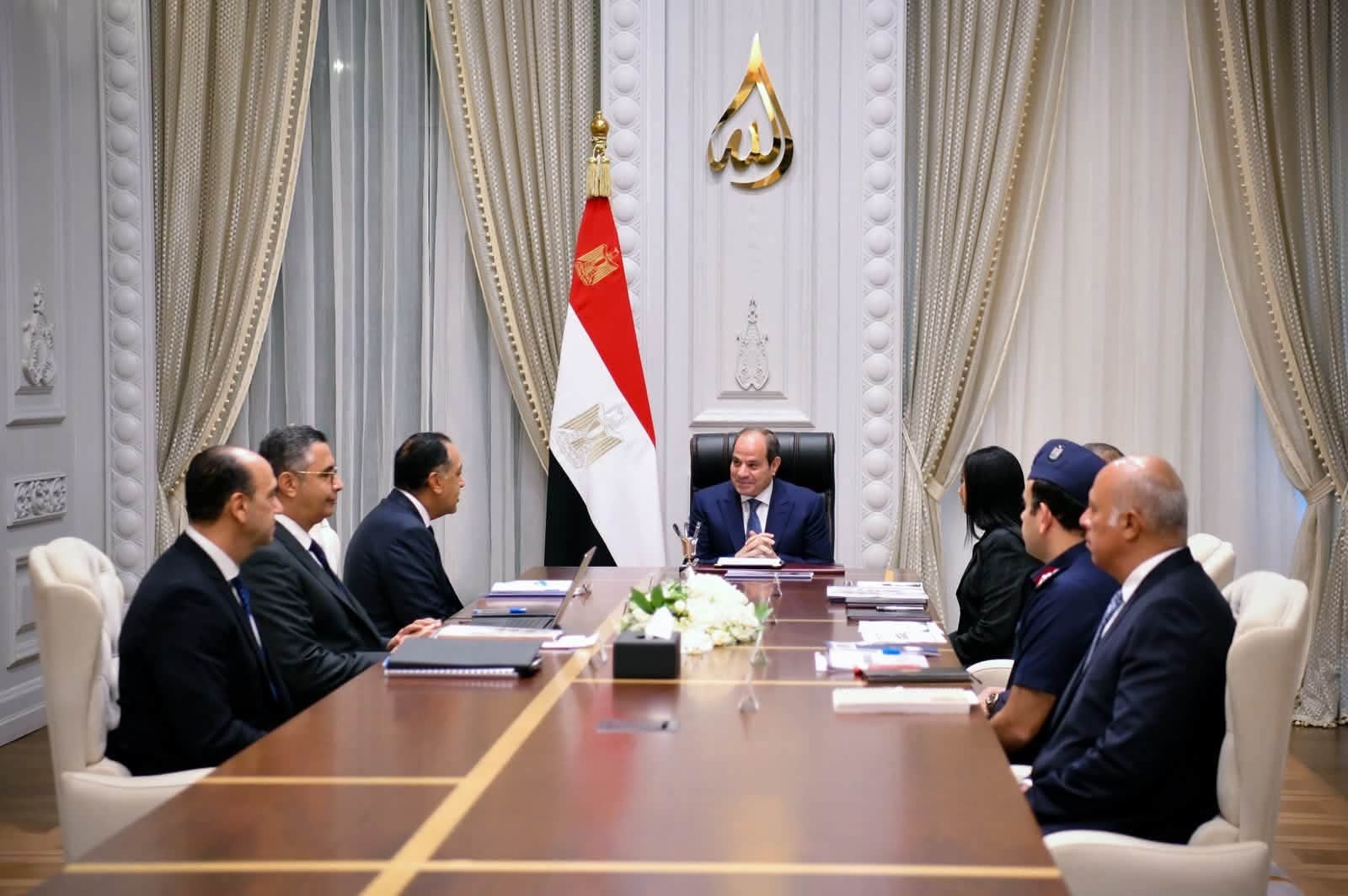 الرئيس السيسي يتابع منظومة الأمن الغذائي ويؤكد توافر مخزون استراتيجي آمن من السلع الأساسية 2 الرئيس السيسي يتابع منظومة الأمن الغذائي ويؤكد توافر مخزون استراتيجي آمن من السلع الأساسية