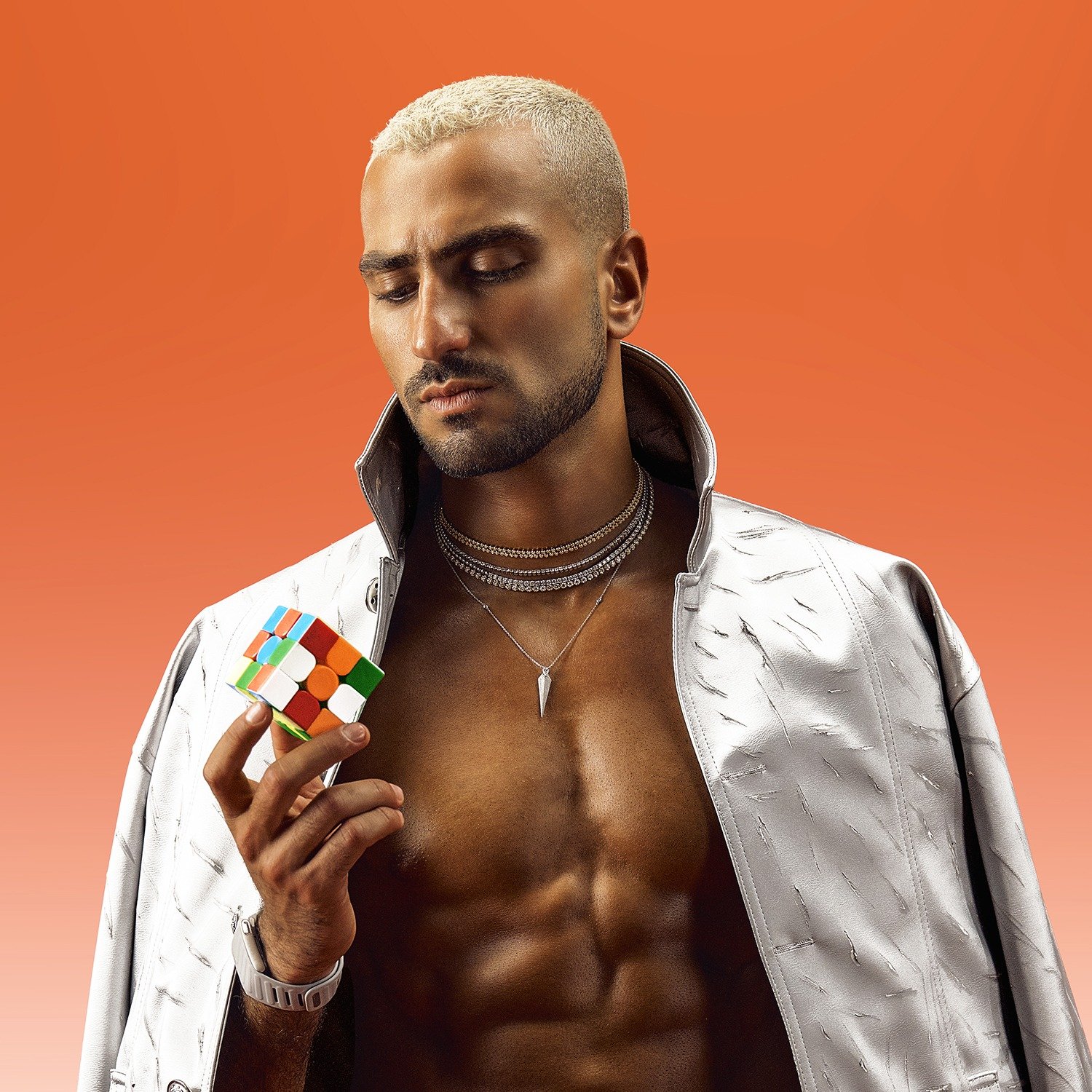 ألبوم بعد الليل.. محمد الشرنوبي يعود بـ8 أغنيات ومفاجآت فنية جديدة 4 ألبوم بعد الليل.. محمد الشرنوبي يعود بـ8 أغنيات ومفاجآت فنية جديدة