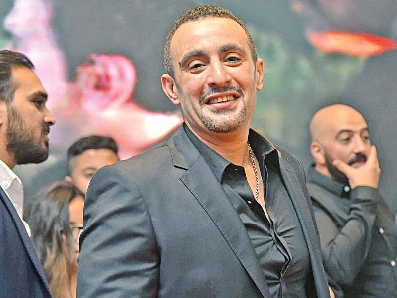 أحمد السقا يفتح ملف أجور الفنانين: 10 ملايين جنيه سنويًا ليست كافية للجميع 3 أحمد السقا يفتح ملف أجور الفنانين: 10 ملايين جنيه سنويًا ليست كافية للجميع