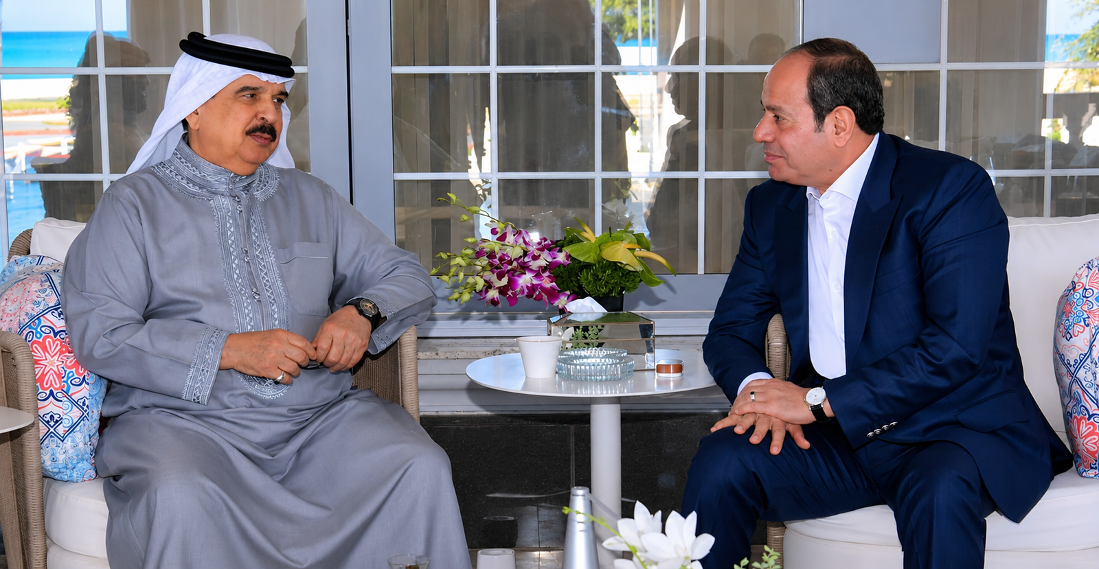 الرئيس السيسي يودع ملك البحرين بمطار العلمين الدولي في ختام زيارة رسمية تعكس قوة العلاقات المصرية البحرينية 6 الرئيس السيسي يودع ملك البحرين بمطار العلمين الدولي في ختام زيارة رسمية تعكس قوة العلاقات المصرية البحرينية