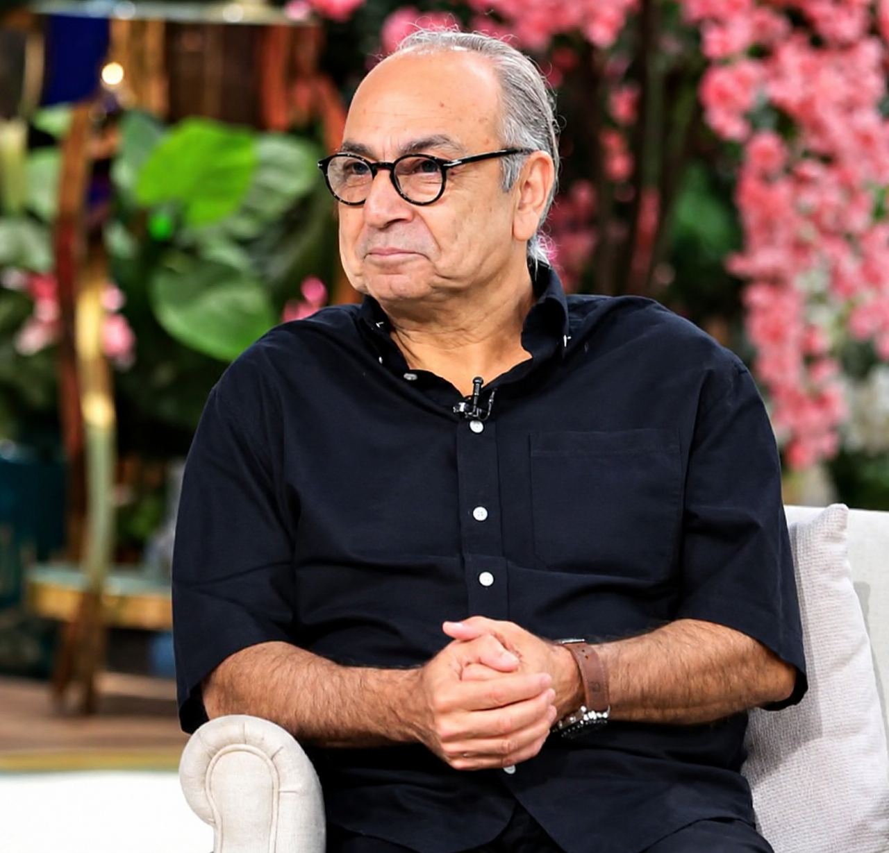 أحمد كمال ضيف «معكم منى الشاذلي» غدًا الجمعة.. رحلة فنية بدأت من مسرح الدولة 3 أحمد كمال ضيف «معكم منى الشاذلي» غدًا الجمعة.. رحلة فنية بدأت من مسرح الدولة