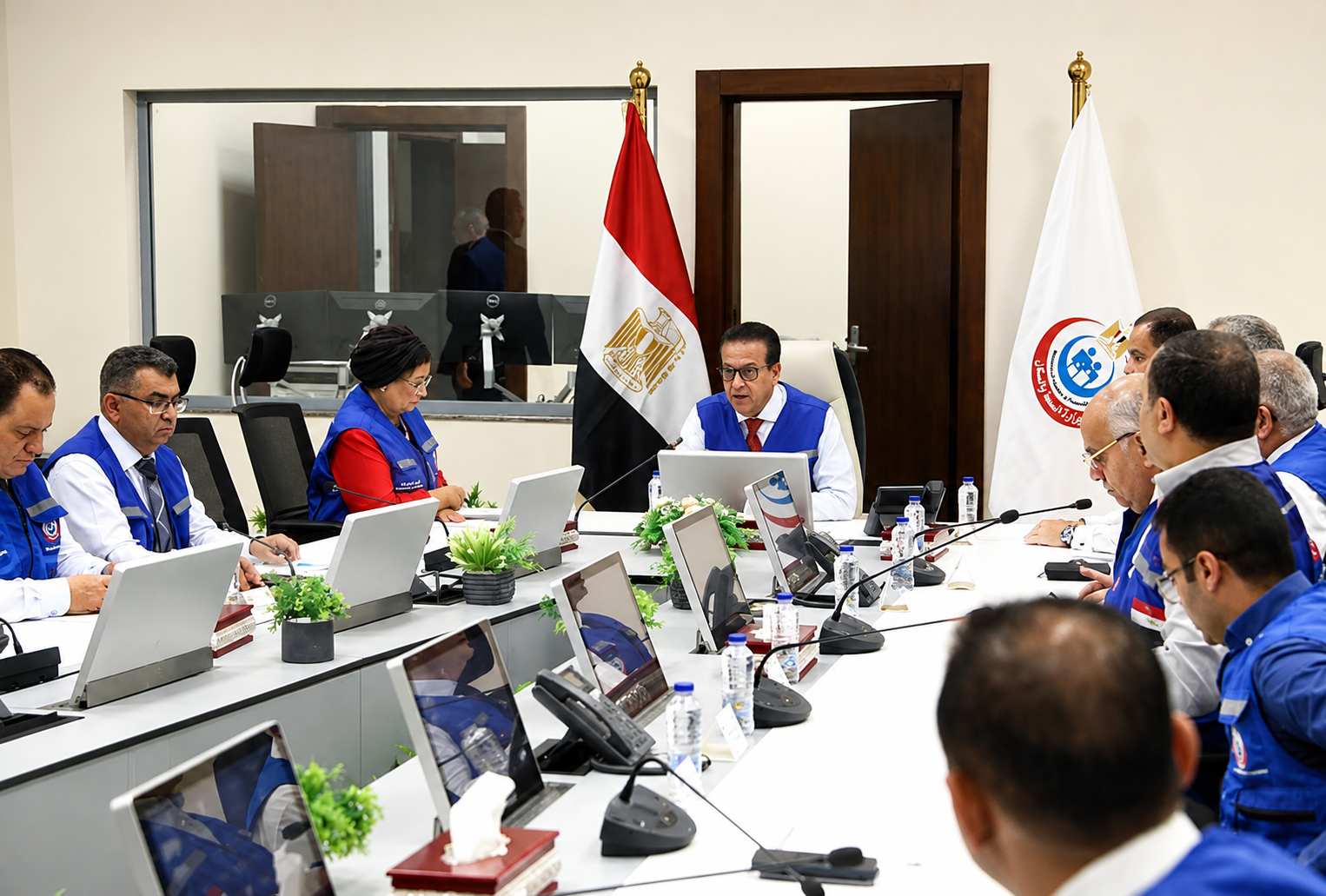وزير الصحة يترأس غرفة الأزمات ويوجه برفع درجة الاستعداد بالمستشفيات لمدة 48 ساعة بعد الهزة الأرضية 3 وزير الصحة يترأس غرفة الأزمات ويوجه برفع درجة الاستعداد بالمستشفيات لمدة 48 ساعة بعد الهزة الأرضية