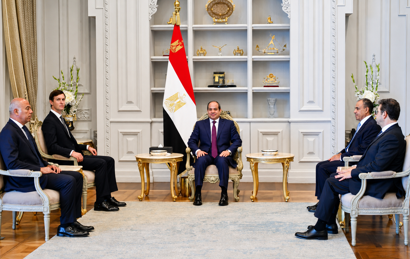 الرئيس السيسي يستقبل جاريد كوشنر في العلمين لبحث العلاقات المصرية الأمريكية وتطورات غزة 3 الرئيس السيسي يستقبل جاريد كوشنر في العلمين لبحث العلاقات المصرية الأمريكية وتطورات غزة
