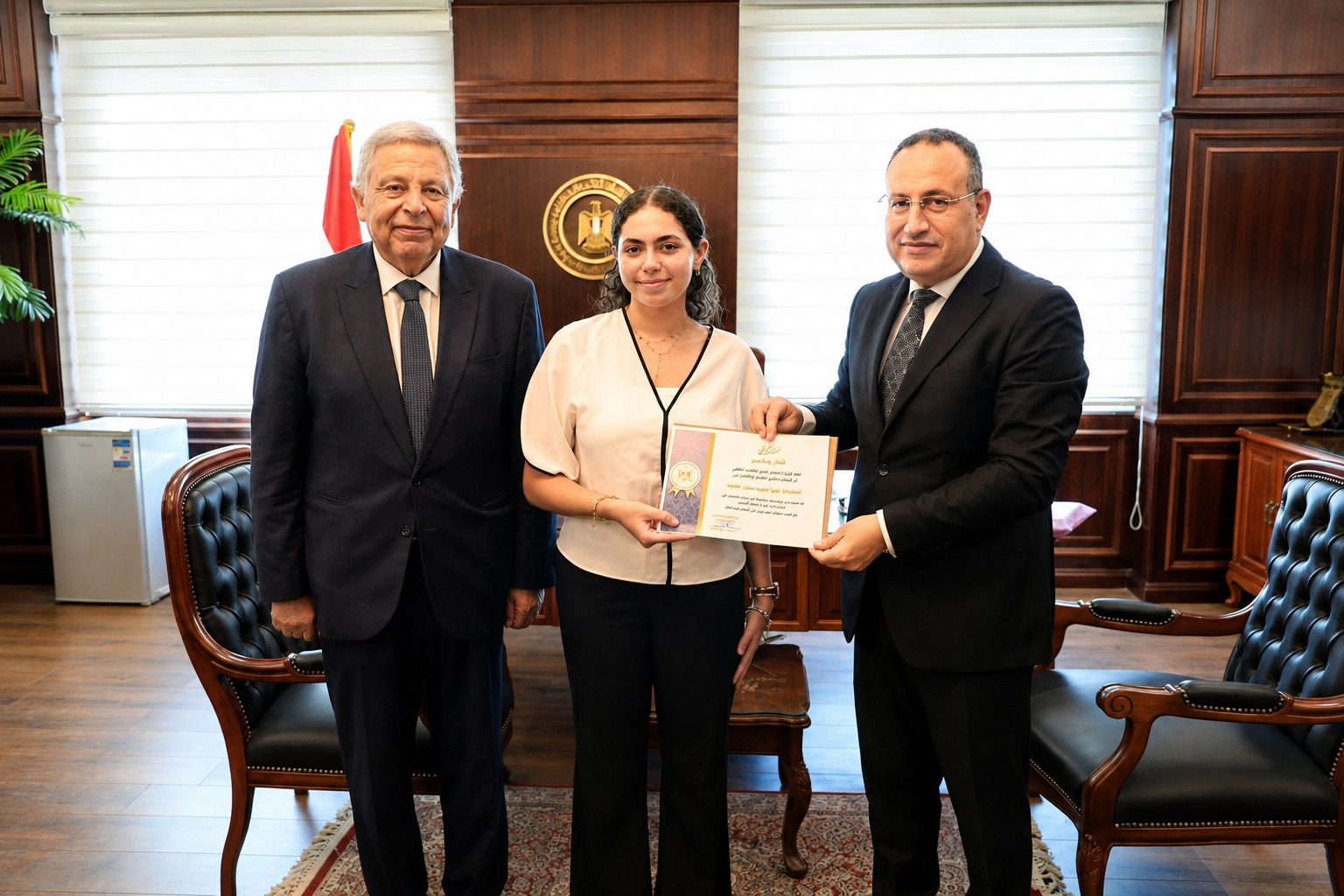 وزير التعليم العالي يكرم الطالبة هيا عمرو بعد مشاركتها في إسعاف مصابي مول أرابيلا بلازا 3 وزير التعليم العالي يكرم الطالبة هيا عمرو بعد مشاركتها في إسعاف مصابي مول أرابيلا بلازا