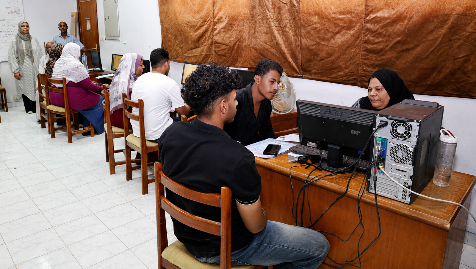 جامعة قنا تواصل تقديم خدمات التنسيق الإلكتروني لطلاب الثانوية العامة داخل معامل الحاسب الآلي 3 جامعة قنا تواصل تقديم خدمات التنسيق الإلكتروني لطلاب الثانوية العامة داخل معامل الحاسب الآلي