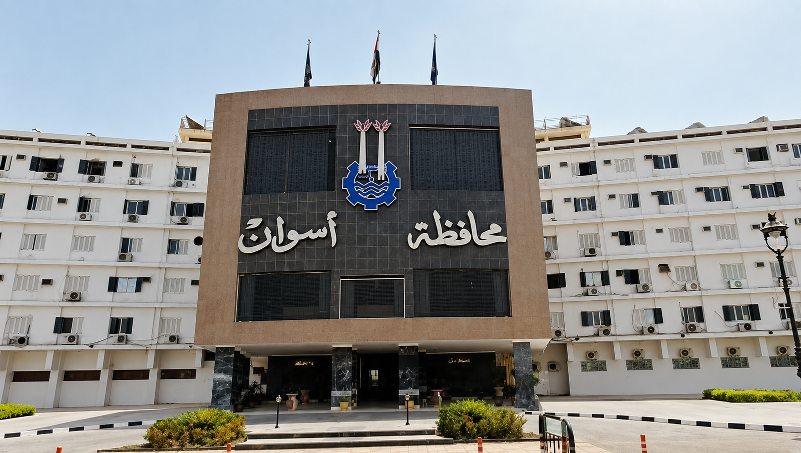 محافظ أسوان يحيل واقعة سقوط عمود إنارة ووفاة شاب إلى النيابة العامة للتحقيق 4 محافظ أسوان يحيل واقعة سقوط عمود إنارة ووفاة شاب إلى النيابة العامة للتحقيق